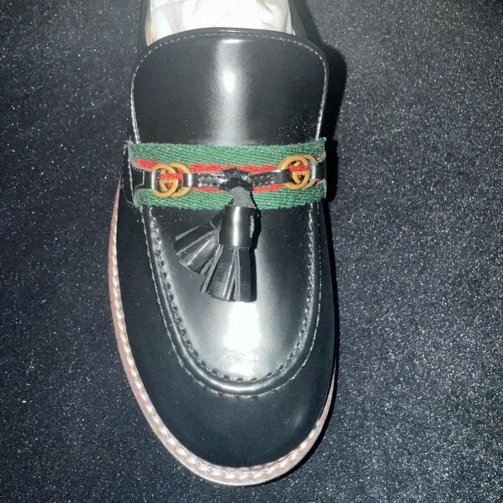 Brand new Gucci Black leather  Loafers with Tassel Detail size 32 us size 1